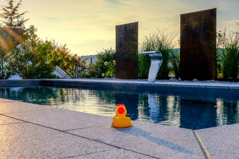 gb_pools_2210_compass_04